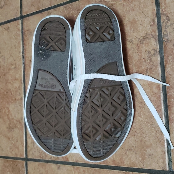 Gray Converse shoes size 4 - Picture 3 of 3
